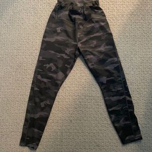 Athleta camo print ultimate 7/8 tight